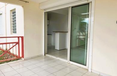 SAINT-CLAUDE - Appartement T3 rénové avec terrasse dans une résidence sécurisée avec piscine