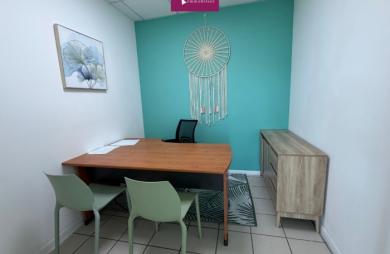 À Louer - Local professionnel clé en main de 41 m2 avec ascenseur et forte visibilité - Colin (97170)