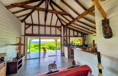 MARIE-GALANTE   Ensemble immobilier vue mer 180o : villa + 3 bungalows + terrain constructible