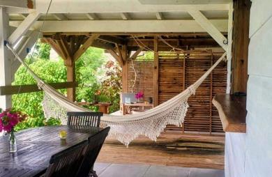 MARIE-GALANTE   Ensemble immobilier vue mer 180o : villa + 3 bungalows + terrain constructible