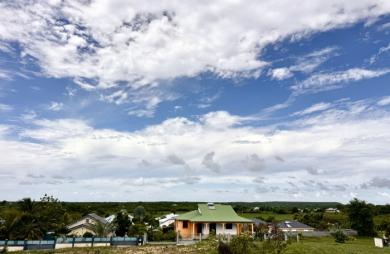 Terrain de 800m2 plat, à acheter à Anse Bertrand avec Longfort Immobilier