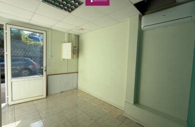 À louer   Local professionnel de 67 m2 en rez-de-chaussée   Goyave, zone de Fort-Île