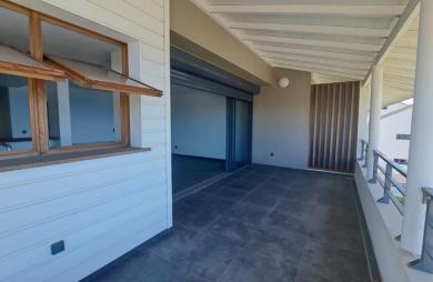 À LOUER à Vieux-Fort   Superbe duplex lumineux avec terrasse et vue mer