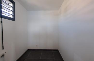 À LOUER à Vieux-Fort   Superbe duplex lumineux avec terrasse et vue mer
