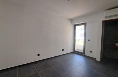 À LOUER à Vieux-Fort   Superbe duplex lumineux avec terrasse et vue mer