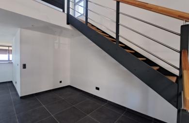 À LOUER à Vieux-Fort   Superbe duplex lumineux avec terrasse et vue mer