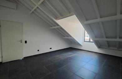 À LOUER à Vieux-Fort   Superbe duplex lumineux avec terrasse et vue mer
