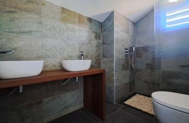 À LOUER à Vieux-Fort   Superbe duplex lumineux avec terrasse et vue mer