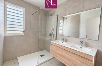 À LOUER   VILLA F5 RÉCENTE DE 121 M2   BIGLETTE, BAIE-MAHAULT