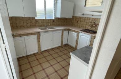 À Moule, maison à louer 1200 € par mois avec AMI IMMOBILIER