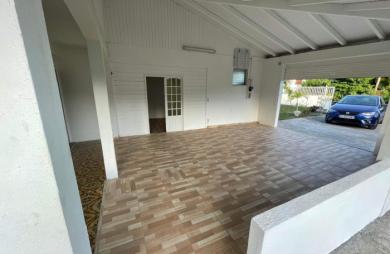 À Moule, maison à louer 1200 € par mois avec AMI IMMOBILIER