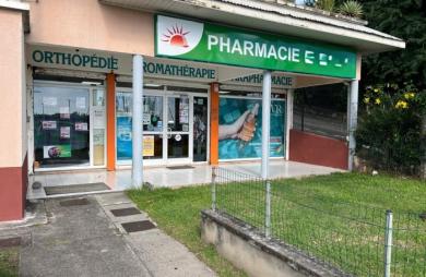 GOURBEYRE- BELLE OPPORTUNITÉ D’INVESTISSEMENT   MURS COMMERCIAUX À LA MARINA DE RIVIÈRE-SENS