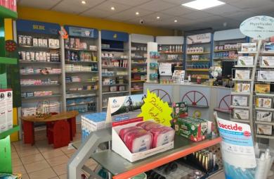 GOURBEYRE- BELLE OPPORTUNITÉ D’INVESTISSEMENT   MURS COMMERCIAUX À LA MARINA DE RIVIÈRE-SENS