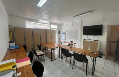 BASSE-TERRE - Immeuble avec bureaux en très bon état - libre d