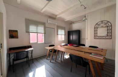 BASSE-TERRE - Immeuble avec bureaux en très bon état - libre d