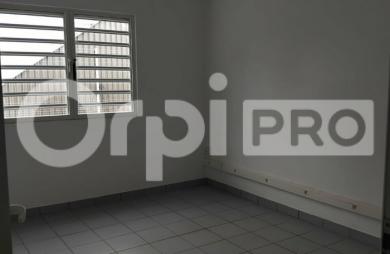 Bureau aménagé avec volet roulant de 60 m².