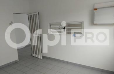 Bureau aménagé avec volet roulant de 60 m².