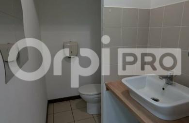 À saisir – Bureau idéalement situé au Dégrad des Cannes