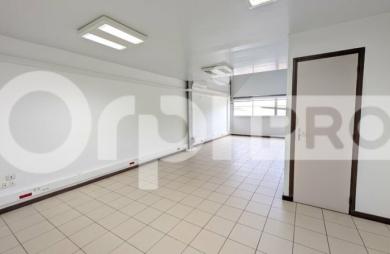 À saisir – Bureau idéalement situé au Dégrad des Cannes