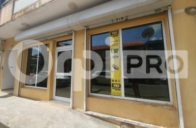 Locaux avec vitrine de 90m² !