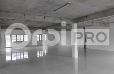 Cellule neuve de 194 m² avec offre commerciale !