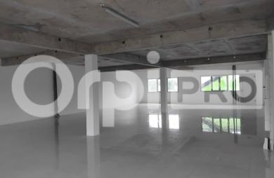 Cellule neuve de 194 m² avec offre commerciale !