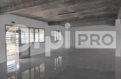 Cellule neuve de 194 m² avec offre commerciale !