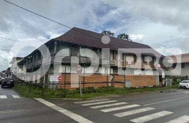 À Vendre - Immeuble mixte idéalement situé à rénover