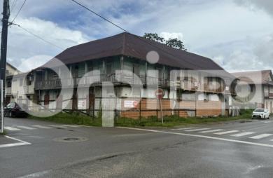 À Vendre - Immeuble mixte idéalement situé à rénover
