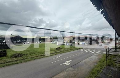 À Vendre - Immeuble mixte idéalement situé à rénover