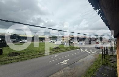 À Vendre - Immeuble mixte idéalement situé à rénover