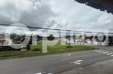 À Vendre - Immeuble mixte idéalement situé à rénover