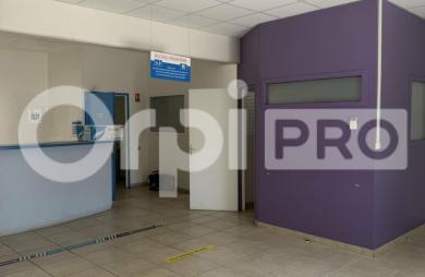 Local professionnel clé en main de 143 m², idéal pour activités médicales, paramédicales ou tertiaires.