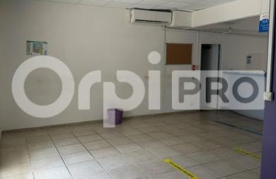 Local professionnel clé en main de 143 m², idéal pour activités médicales, paramédicales ou tertiaires.