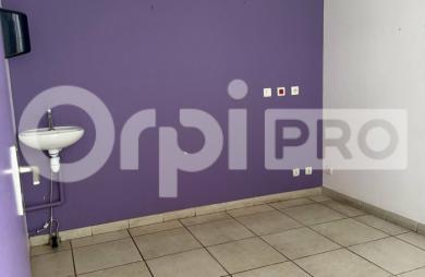 Local professionnel clé en main de 143 m², idéal pour activités médicales, paramédicales ou tertiaires.