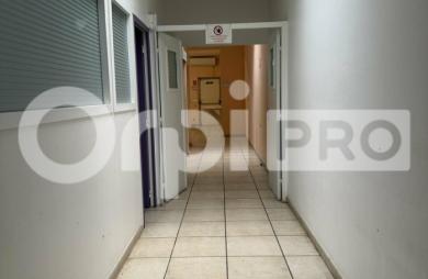Local professionnel clé en main de 143 m², idéal pour activités médicales, paramédicales ou tertiaires.