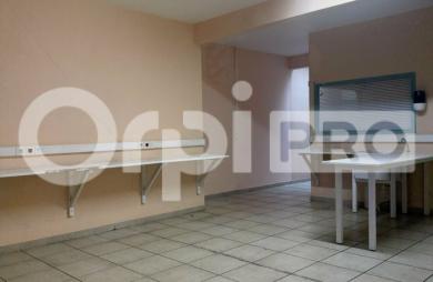 Local professionnel clé en main de 143 m², idéal pour activités médicales, paramédicales ou tertiaires.