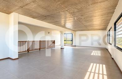 Plateau de bureaux en duplex : 157 m² modulables au cœur de la ZAE l