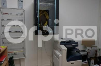 CAYENNE - Plateau de bureaux de 230 m² en rez-de-chaussée avec vitrine et parking.