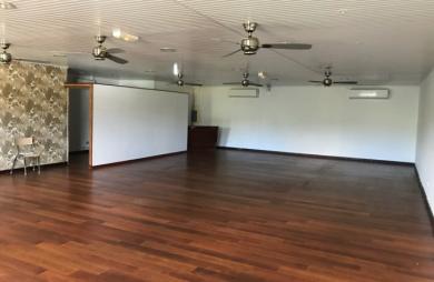 Location Local commercial 130m² Sainte Luce