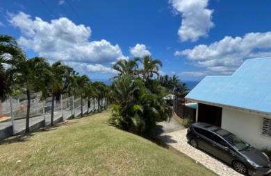 Villa de type F5 et pette dépendance avec vue mer sur les hauteurs de CASE-PILOTE