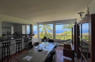 Villa de type F5 et pette dépendance avec vue mer sur les hauteurs de CASE-PILOTE