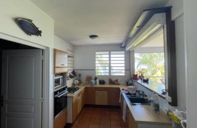 Villa de type F5 et pette dépendance avec vue mer sur les hauteurs de CASE-PILOTE
