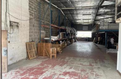 Location Local commercial 450m&sup2; 3 pièces Ducos