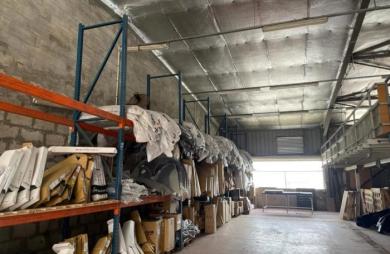 Location Local commercial 450m&sup2; 3 pièces Ducos