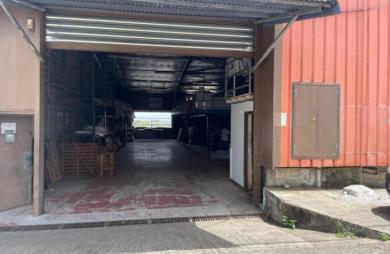 Location Local commercial 450m&sup2; 3 pièces Ducos