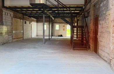 Location Entrepot 298m² Le Lamentin