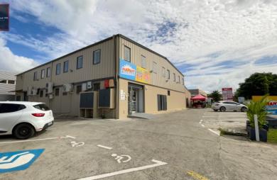 Local mixte de 55 m2 à louer 1 100.00 €/mois au Lamentin