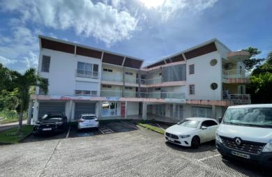 T3  avec terrasse et parking à LE LAMENTIN