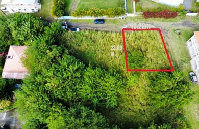 Terrain constructible, vue montagne Pelée - 442 M2 - SAINT-PIERRE